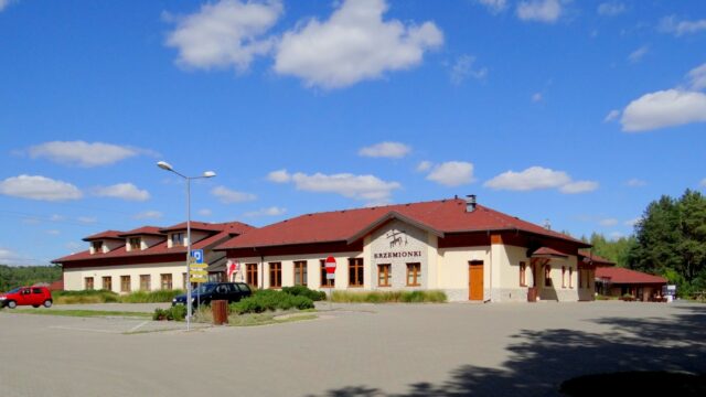 Budynek muzeum Krzemionki przy rezerwacie archeologicznym