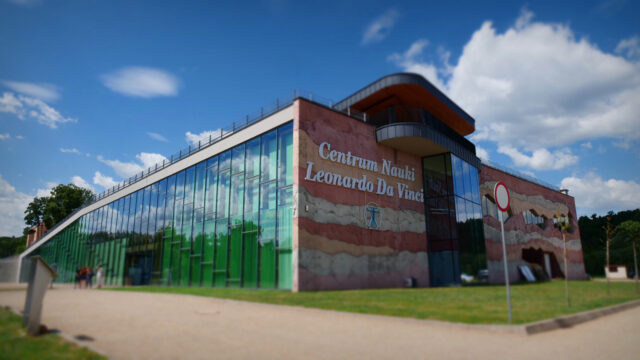 Budynek Centrum Nauki Leonardo da Vinci w Podzamczu