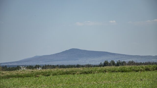 Panorama Łysicy i Łysogór widziana z okolic Kajetanowa